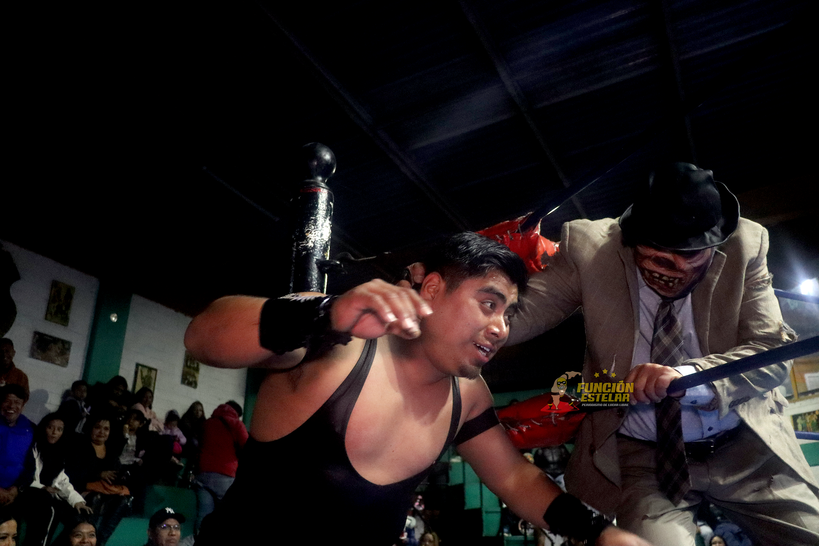 Jorobado de la Mina y Muñeco Hermoso triunfan en el ring