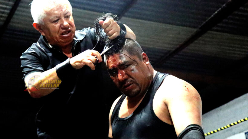 Josh Ríos perdió su cabellera en la lucha estelar de Luchando Libre